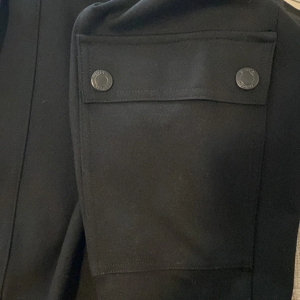 Vince fitted black stretch cargo pants size 8 - Picture 2 of 4